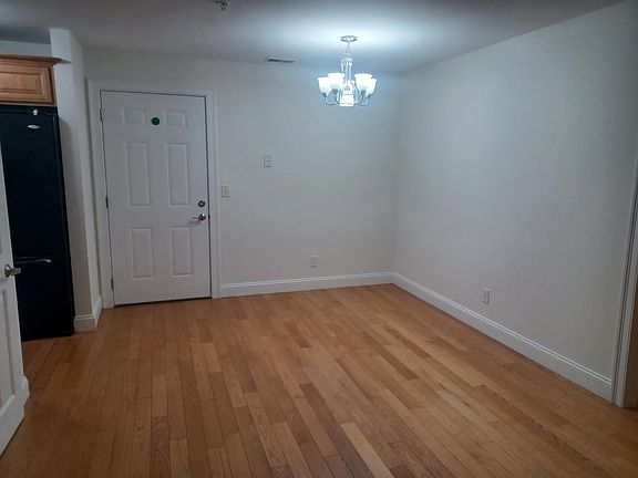 3rd image of 6-204 Stearns Lane
