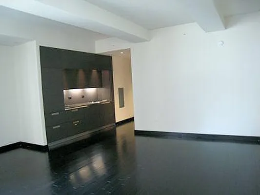 Rented by R New York | media 9