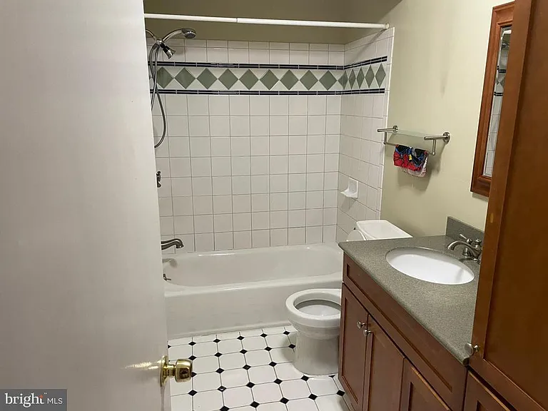 112 Claybrook Dr — Photo 22