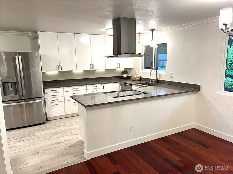 4th image of 3826 116th Street SE