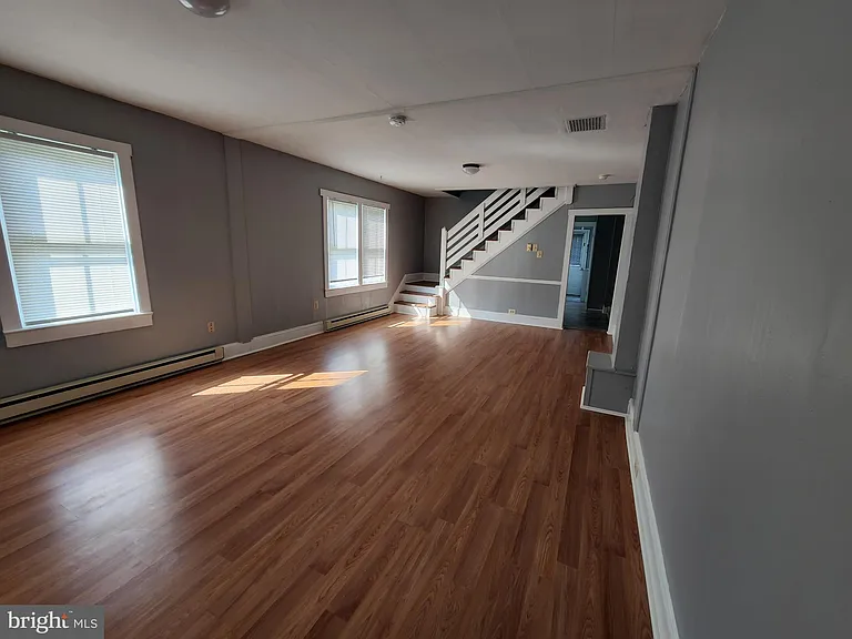 105 N George St — Photo 7