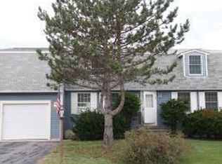 8 Cobble Hill Dr, Dover, NH 03820
