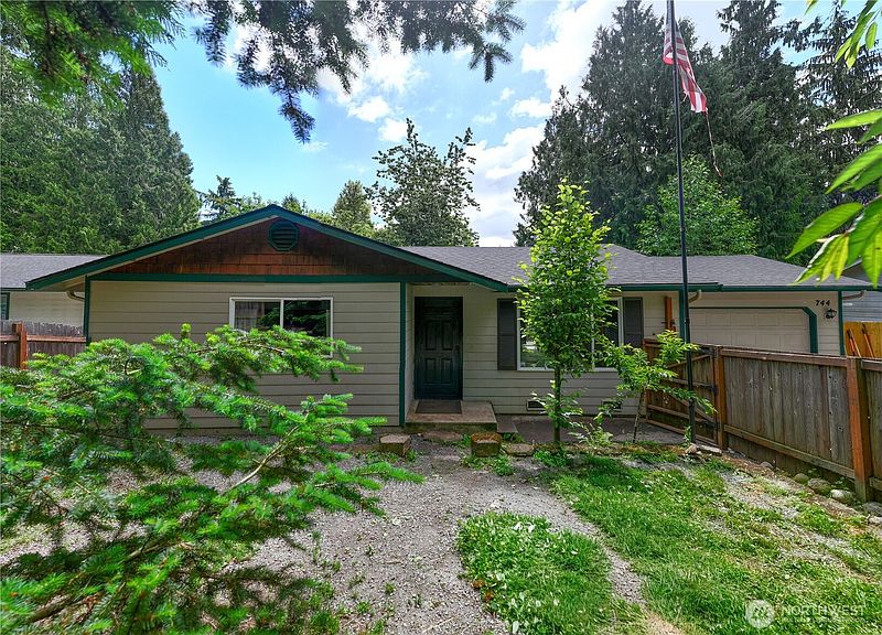2nd image of 744 Summerset Way