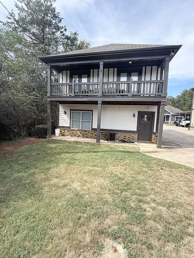 Four Bedroom Near Downtown Athens — Photo 1