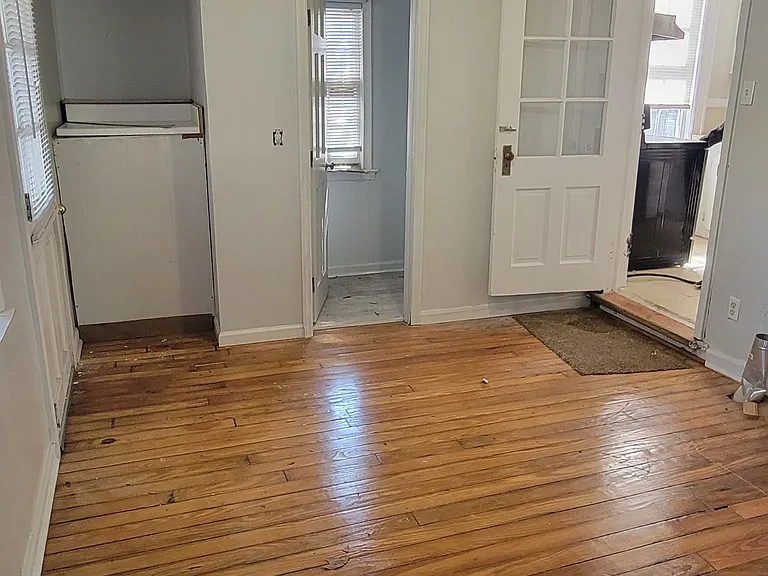 1/2 bath, living space and laundry room
