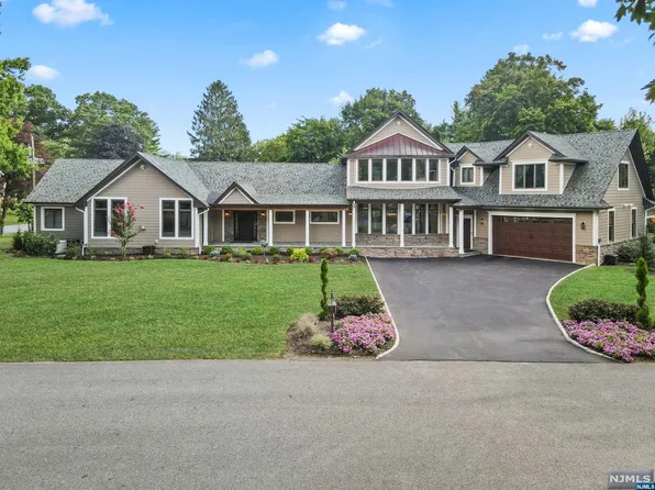 60 Shaw Rd, Woodcliff Lake, NJ 07677