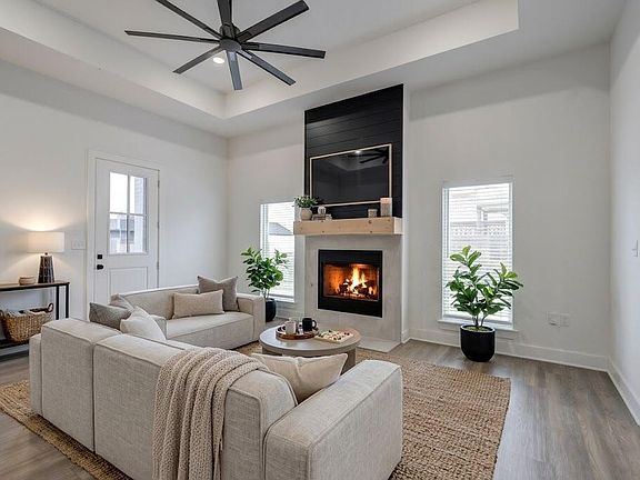 2nd image of 909 N Grover Ave