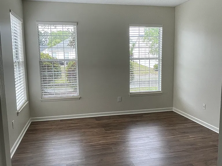 502 Larkspur Ct — Photo 10