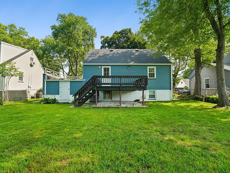 47 Rose Ave — Photo 27