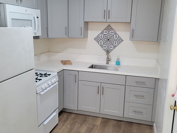 4th image of 4119 E Ocean Blvd #1