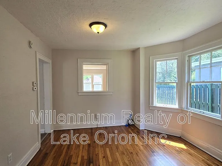 96 Oliver St — Photo 15