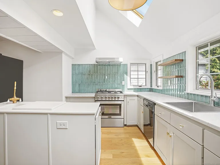 168 Rowayton Ave #A — Photo 6