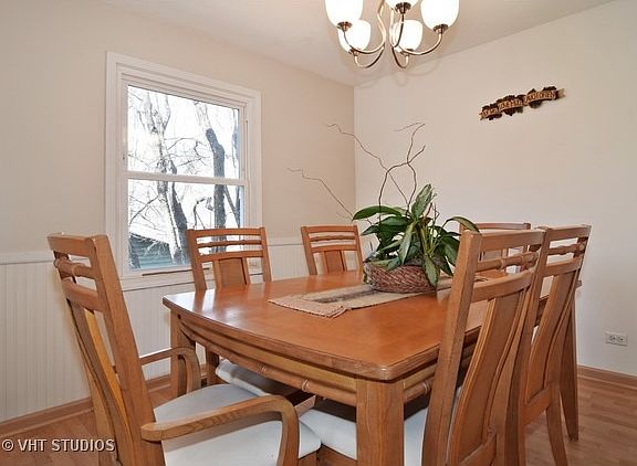 5th image of 23W126 Foxcroft Dr