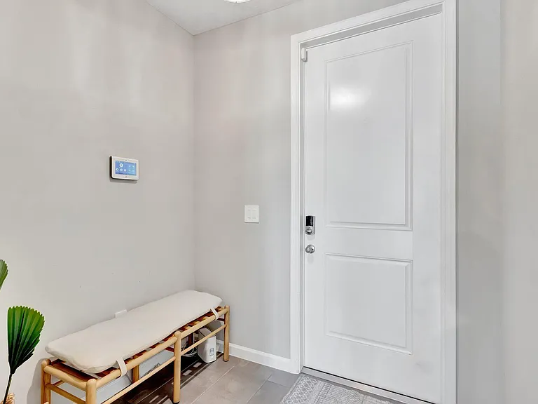 345 SE Angler Dr — Photo 3