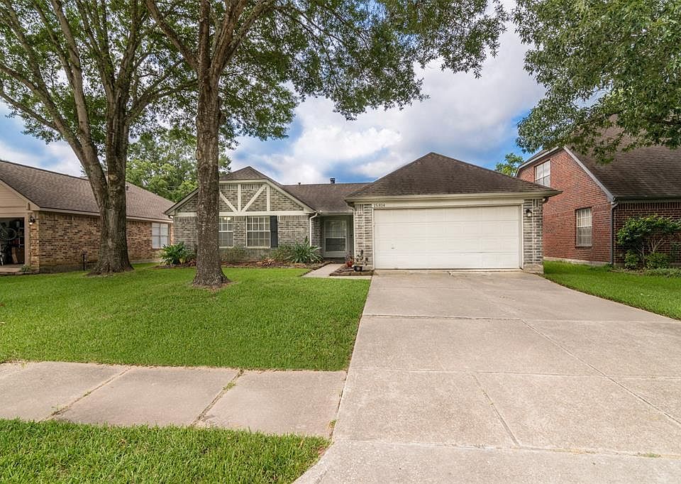 1st image of 15814 Pilgrim Hall Dr