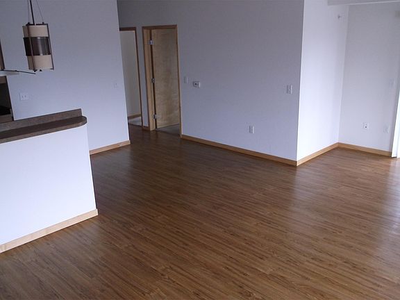 3rd image of 3020 University Ave SE APT 302