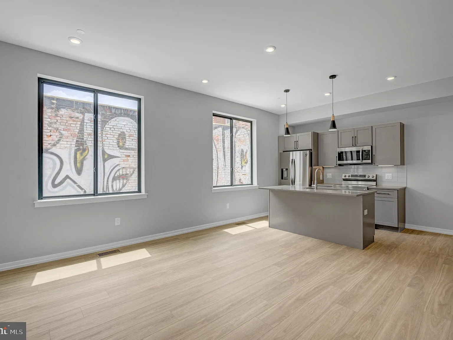 4 bed, 1583 sqft, $2,600 — Photo 1