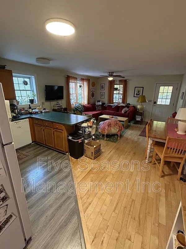 85 Manhattan Dr — Photo 3