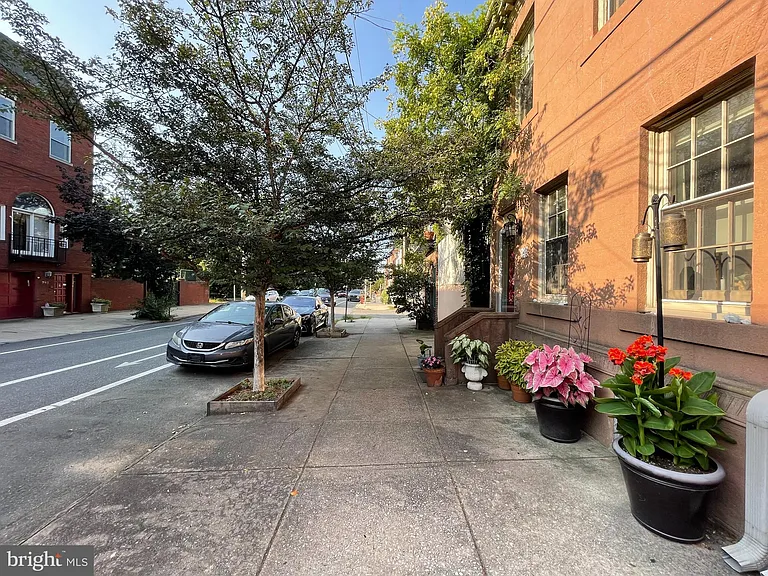 792 S Front St #B — Photo 3