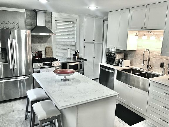 4th image of 1701 W Medicine Lake Dr