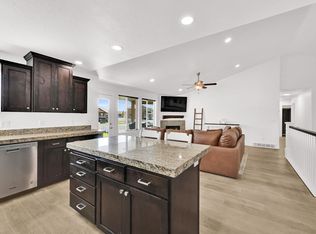 2405 W 2825 N, Farr West, UT 84404