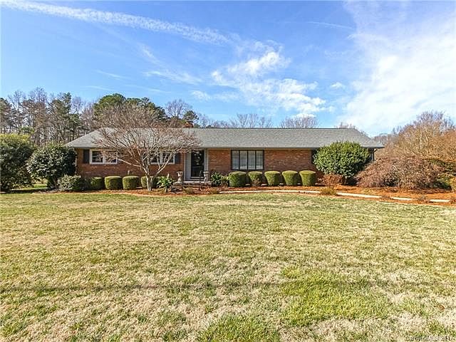2nd image of 203 Huffstetler Rd
