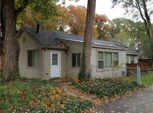 330 Beachway Ave, Whitmore Lake, MI 48189