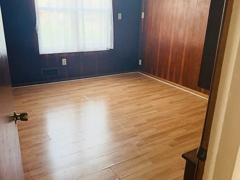 913 Nott St — Photo 15