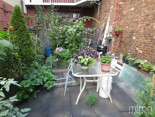 Rented by Miron Properties | media 37