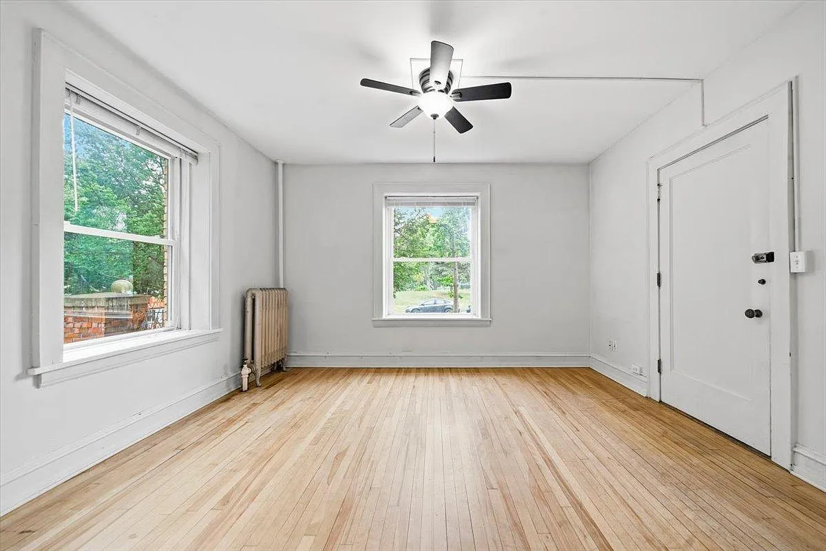 2 bed, 1.0 bath, 1100 sqft, $1,695 — Photo 3