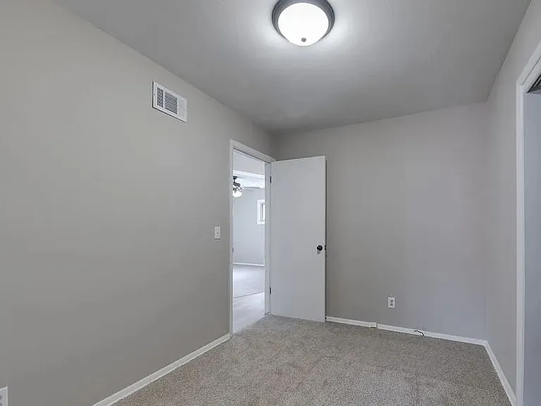 236 N Sunnyside Rd — Photo 11