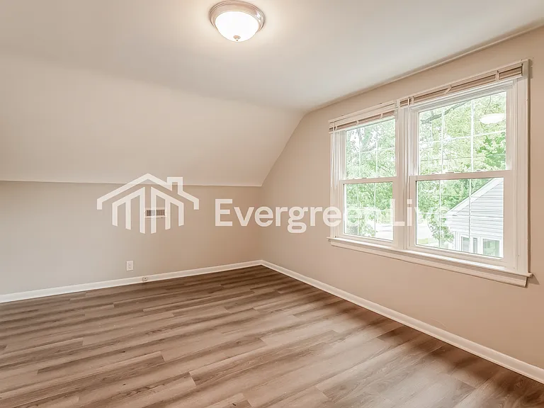 8201 Oakleigh Rd — Photo 11