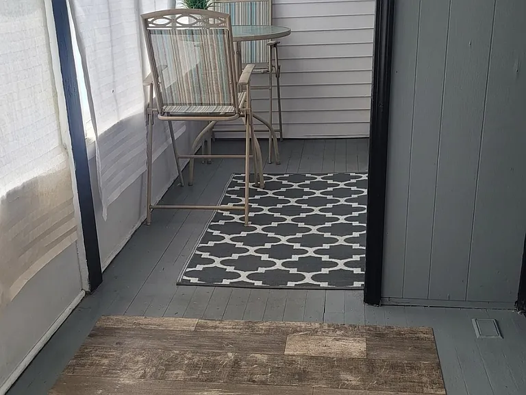 Oak St — Photo 12