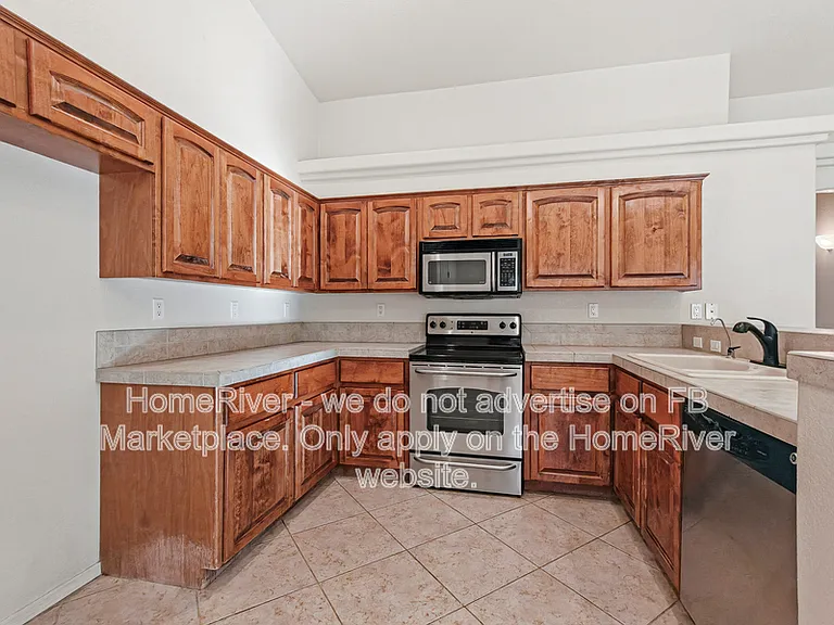 4042 Columbia Dr — Photo 3