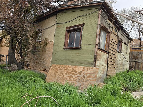3rd image of 225 W Fern Ave