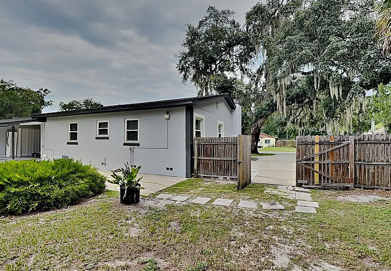 270 W Pineloch Ave #A — Photo 21