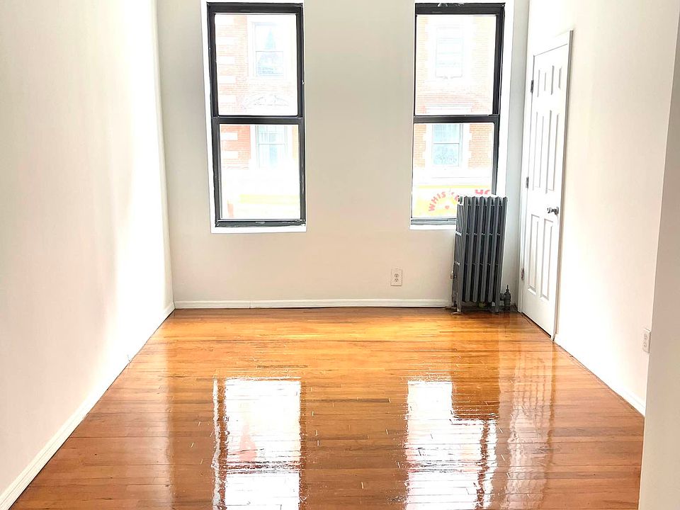 1st image of 240 E 9th St APT 3