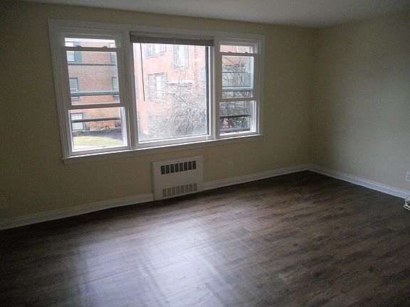 2nd image of 304 Highland Pkwy APT 4
