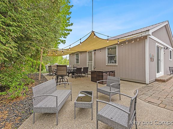 5th image of 2058 N White Birch Dr