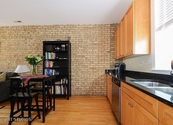 4th image of 4341 N Sacramento Ave APT 3b