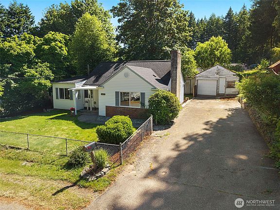 2nd image of 924 Tobin Avenue