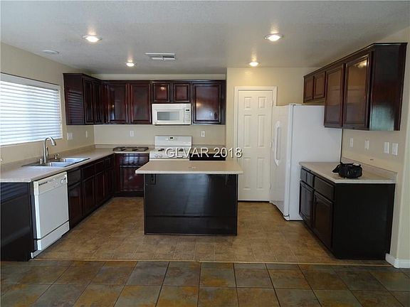 3rd image of 1229 Black Cherry St