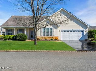 8 Rosedale Ln, Whiting, NJ 08759