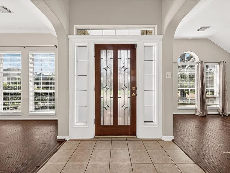 2726 Martinec Dr — Photo 3