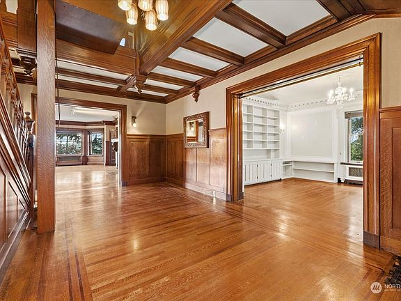 3rd image of 1047 Belmont Place E