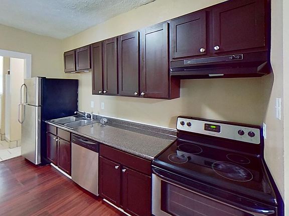 4th image of 393 Chittenden Ave