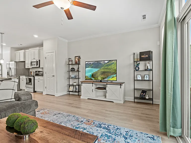 833 Westcott Ln — Photo 6
