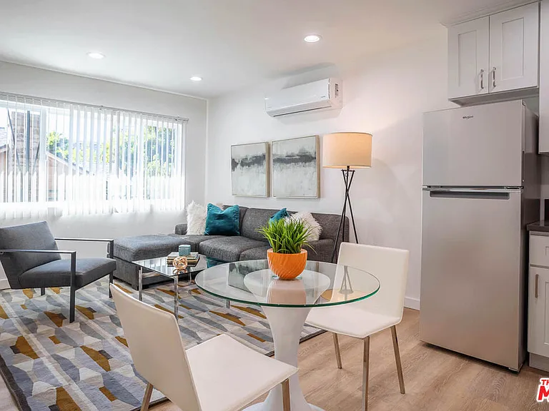 6244 De Longpre Ave #14 — Photo 13