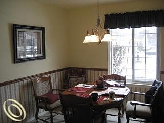 5th image of 1045 Meadowcrest Dr