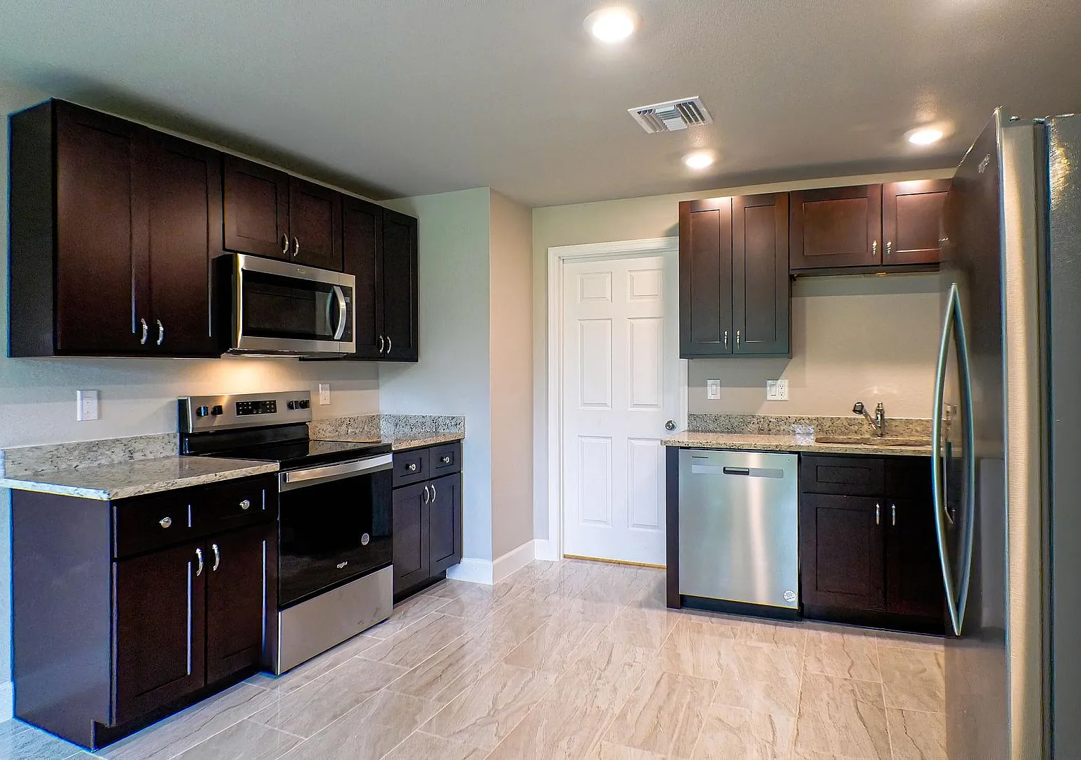 Splendid brand new duplex located in the heart of Fort Myers, 3-bedroom, 2-bathroom — Photo 1